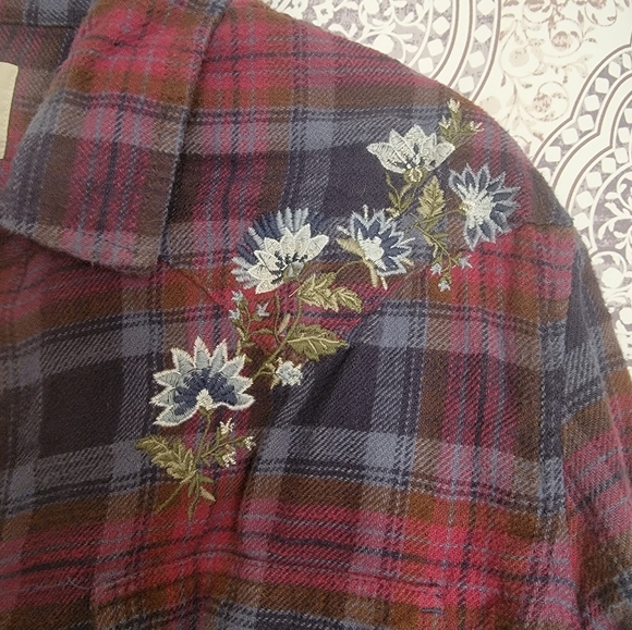 Button down flannel - Picture 2 of 4